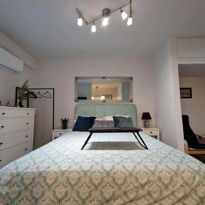 Chic apt near Acropolis - Avdi square-1
